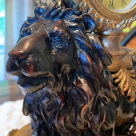 Mantle Desk Regal Lion w Battery Operated Analog Clock Lightweight - Picture 3 of 11